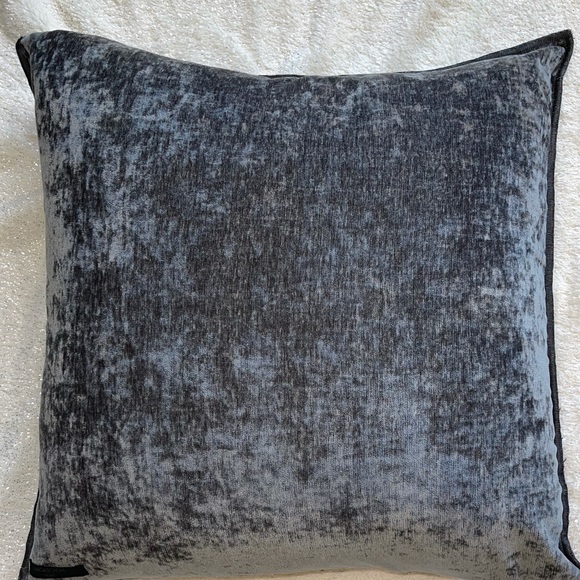 LAST 1 NWT 20x20 Crystal/Rhinestone Bling Skull Velvet Pillow Skeleton Halloween - Picture 6 of 6